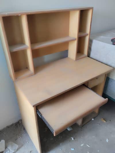 Computer table in good condition for sale