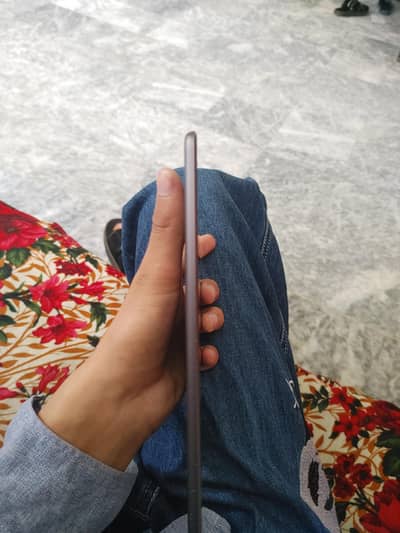 i pad mini 5 64gb storege all okie. . . . . . . 0329_7319_403 wtsp nbr