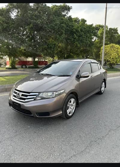 Honda city 2017 model totally genuine lush condition like brand newcar