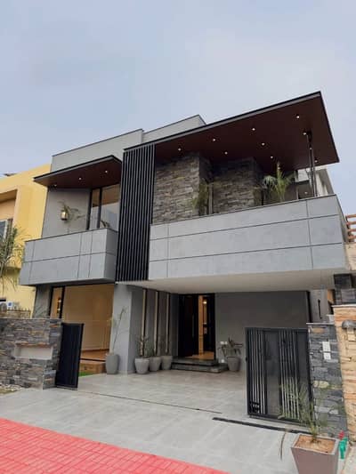 1 kanal brand new luxury house available for rent in phase 8