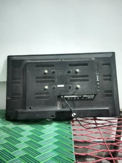 Samsung // LED // TV // 32 INCHES // FOR SALE