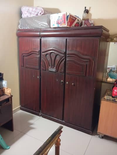 03 door good condition Almirah