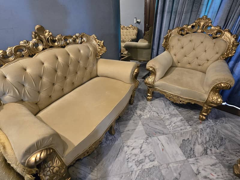 Premium 6 seater Sofa Set (10/10)  + Centre and Side Tables 0