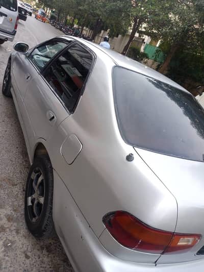 garhi CNG petrol dono pe chal rage he,garhi andar bahir sara shower he