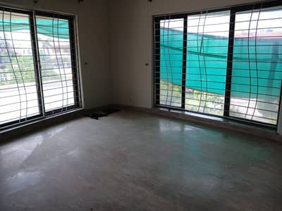 1 KANAL SEPARETE GATE UPPER PORTION LOWER LOCKED FOR RENT IN DHA PHASE 4
