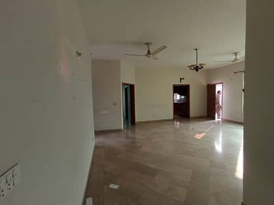 1 KANAL UPPER PORTION FOR RENT IN SUI GAS HOUSING SOCIETY NEAR DHA PHASE 5