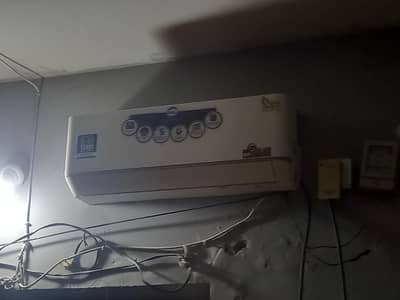 bilko new ac ha just 2 motn used hua ha 1 tan k ha t3 compressor k sat