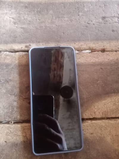 box saht ma ha charger nhi ha