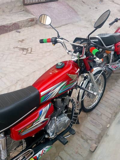 Honda CG 125 Red color