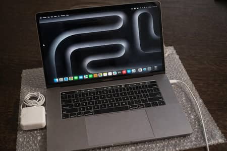 MacBook Pro 2017 -15.4inc| Core i7 | 16GB RAM | Excellent Condition 