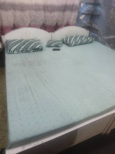 2 singel bed available for sale