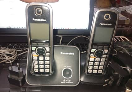 Panasonic kx tg3711bx codeless phone set - 2 handset (excellent cond)