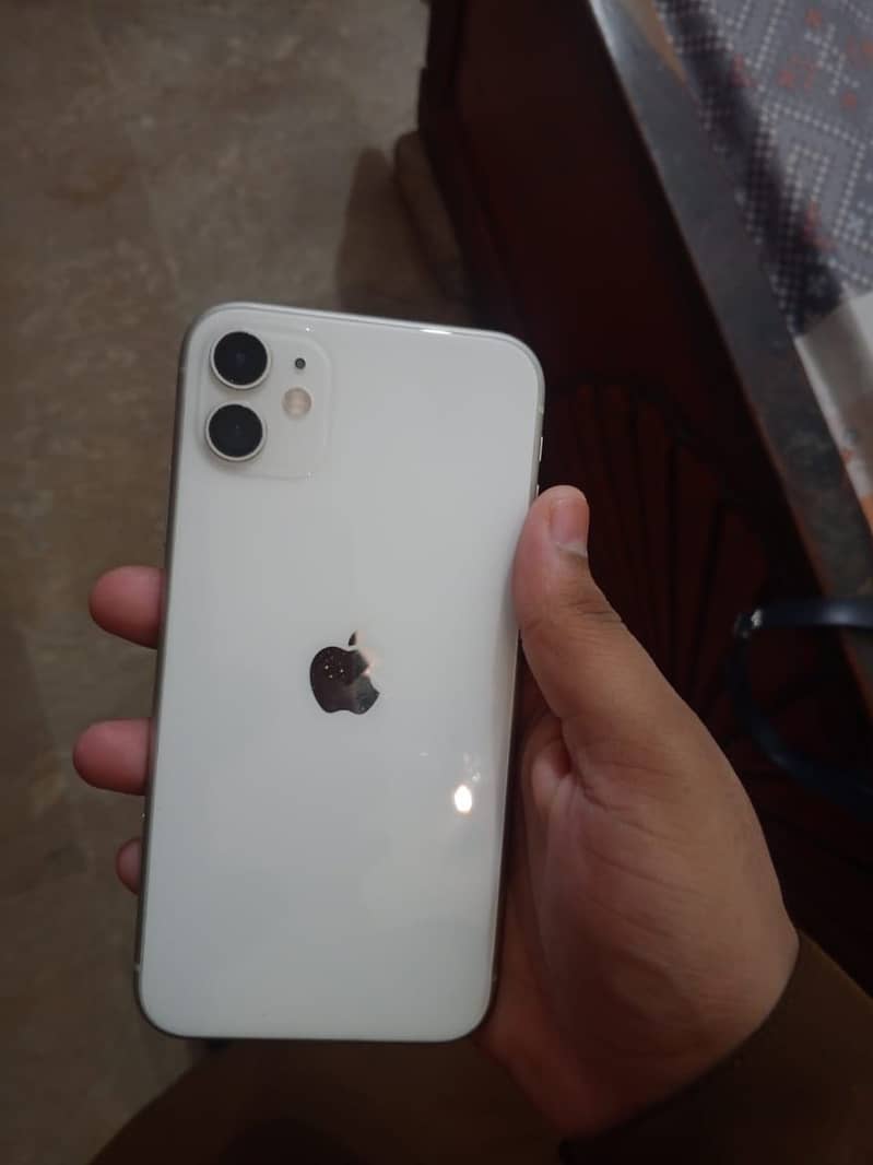 iPhone 11 4