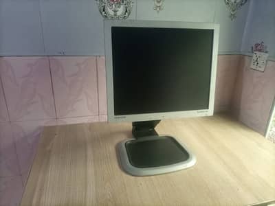 Adjustable LCD Monitor | Best for Laptop Extension & CCTV | Used