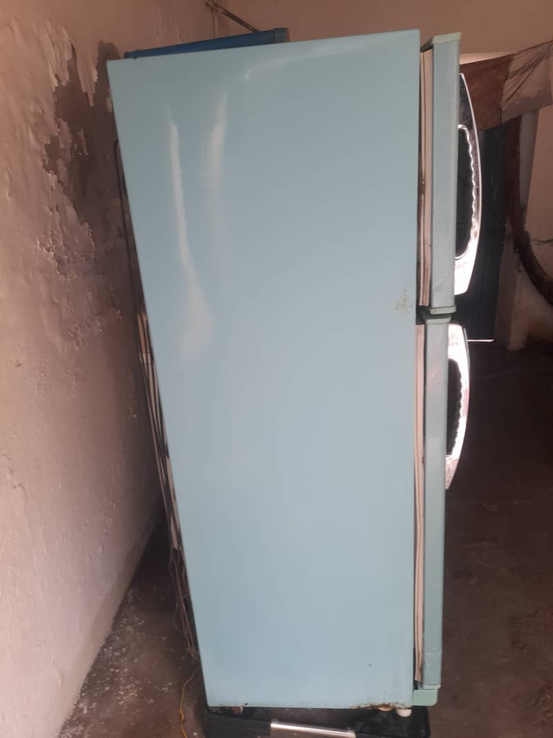 waves fridge medium size 1