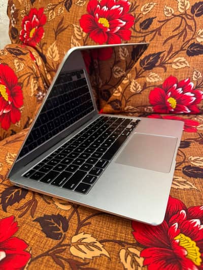 Macbook air 2020 intel Condition like 10/9 Rs. 90k