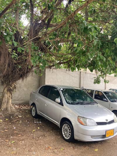 Toyota Platz 2001 1000cc – Excellent Condition – Karachi Registered
