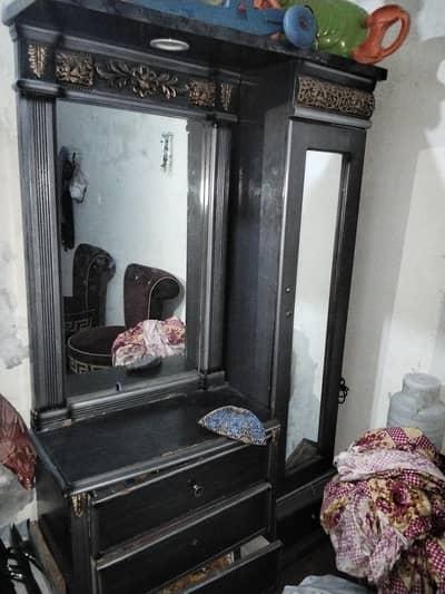 1 showcase 1 bartan almari 03044947800