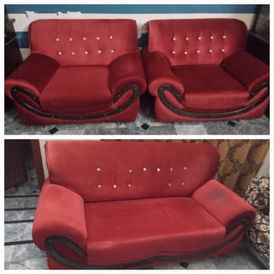 sofa 4 seater maroon poshish urgent sale