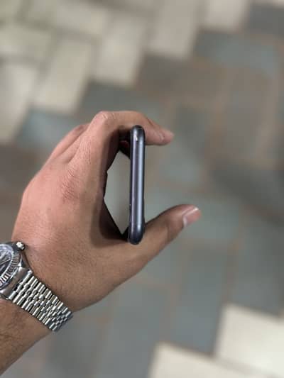 iPhone 11 Non pta FU Box Available