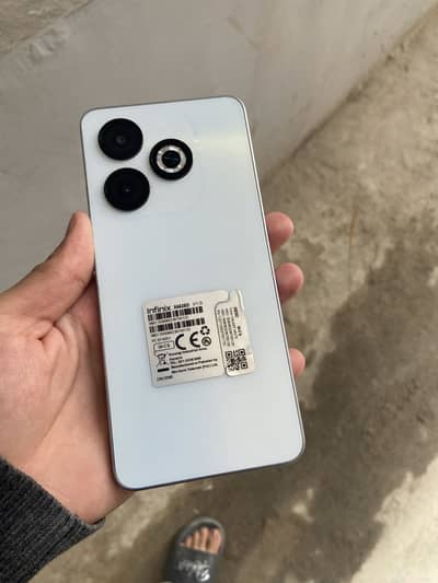 Infinix smart 8  Ram 2+2 +1gb expandable  64jb with box and charger