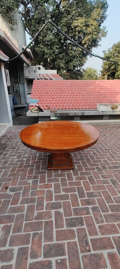 wooden round shape dining table