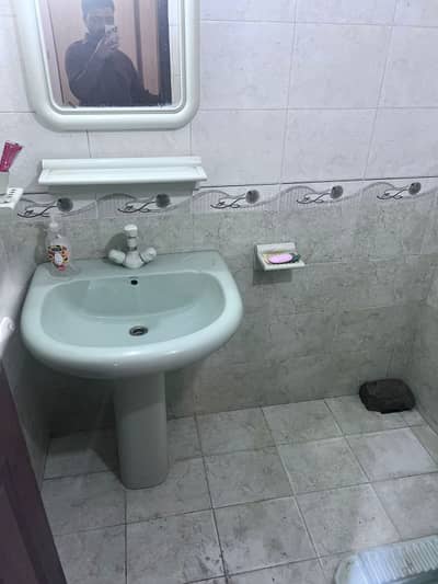 5 Marla lower Portion upper lock available for rent in Johar town J3 block