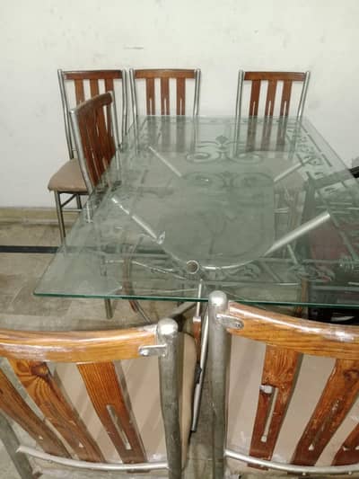 Dining table and chairs in good condition 6 chairs one table