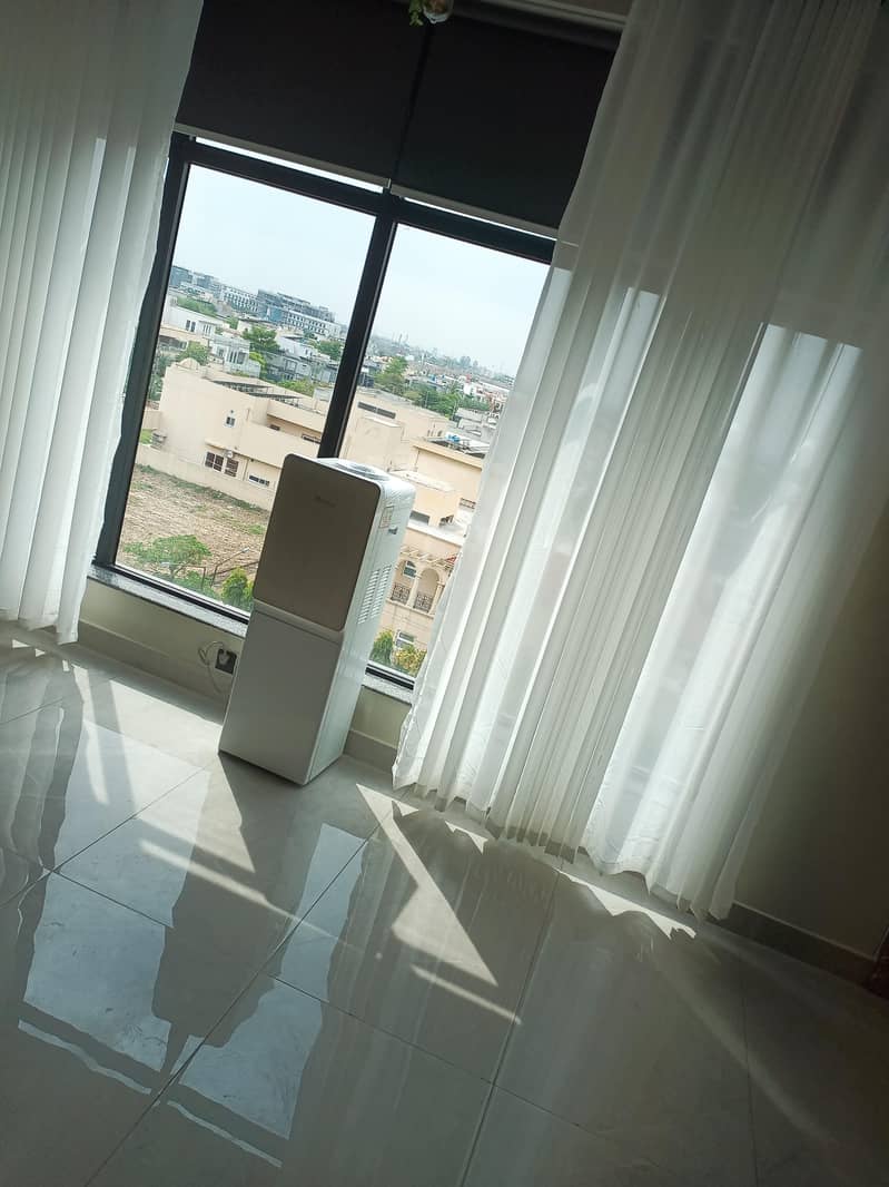 لاہور لیڈیز سیلون میں کام کرنے کے لیے لڑکیوں کی ضرورت ہے 1