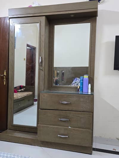 Dresser very spacious  very good condition