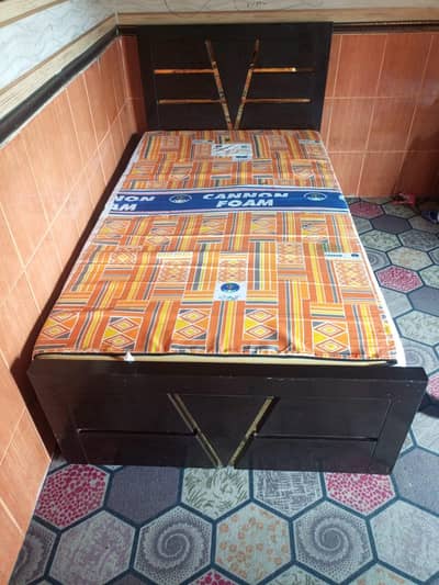 singal bed with metres