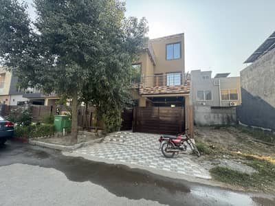 5 Marla Ultra Classic Architect Designer use House For Sale In Bahria Town Lahore