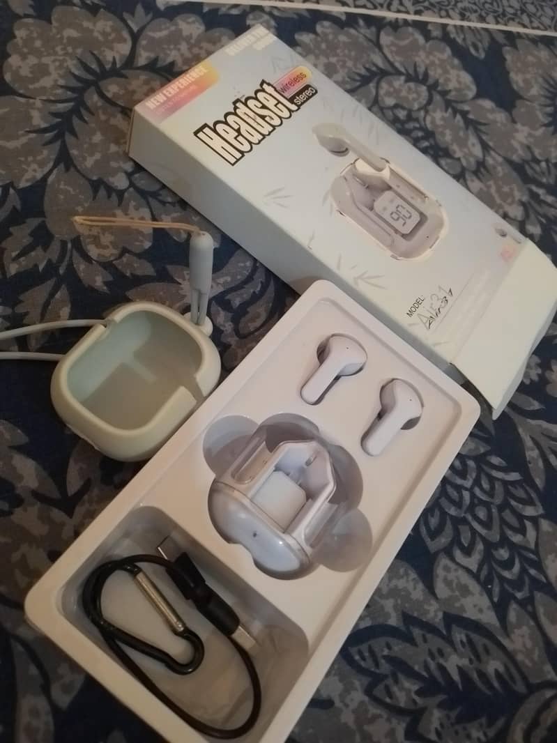earbuds 1