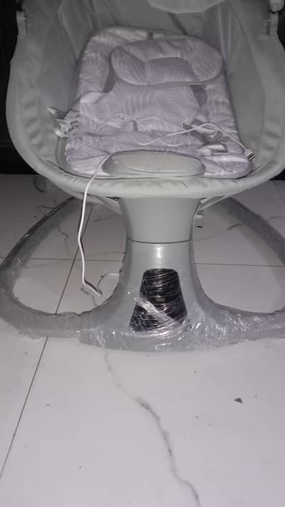 Baby cot auto swing