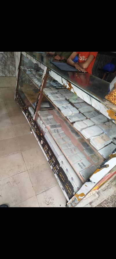 6/3 Ft Shop Counter & 2 Wall Racks size 6/4 sale – Excellent Condition