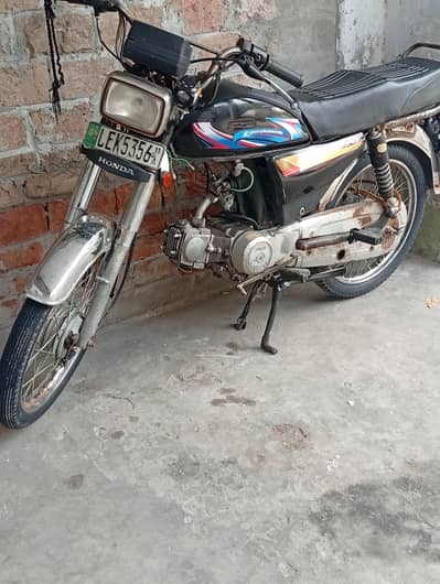 A1 h koi kaam nai hony wala peson ki zarorat h is liye sale kr Raha hu