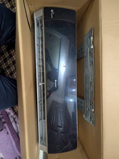 Gree 1 Ton Inverter AC for Sale – Good Condition