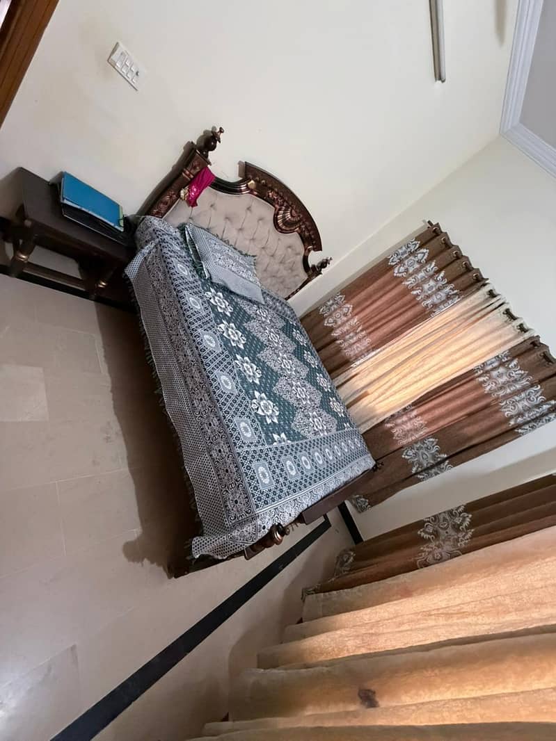 Bed/ Dressing Used Available 1
