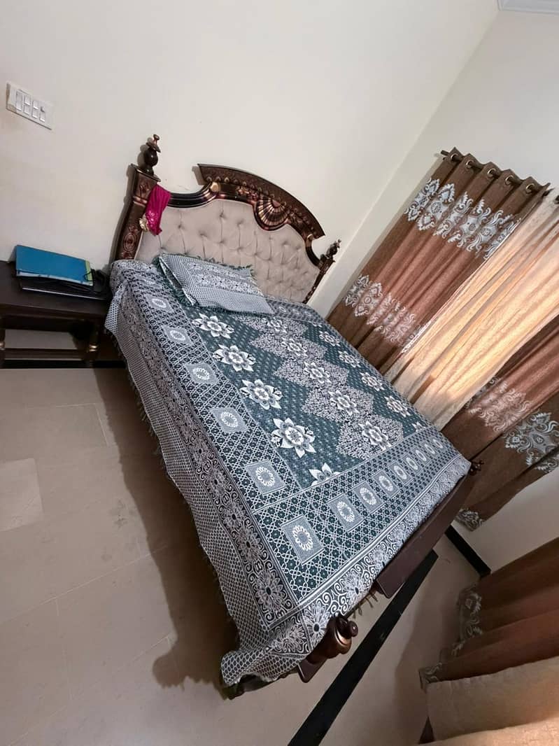 Bed/ Dressing Used Available 2