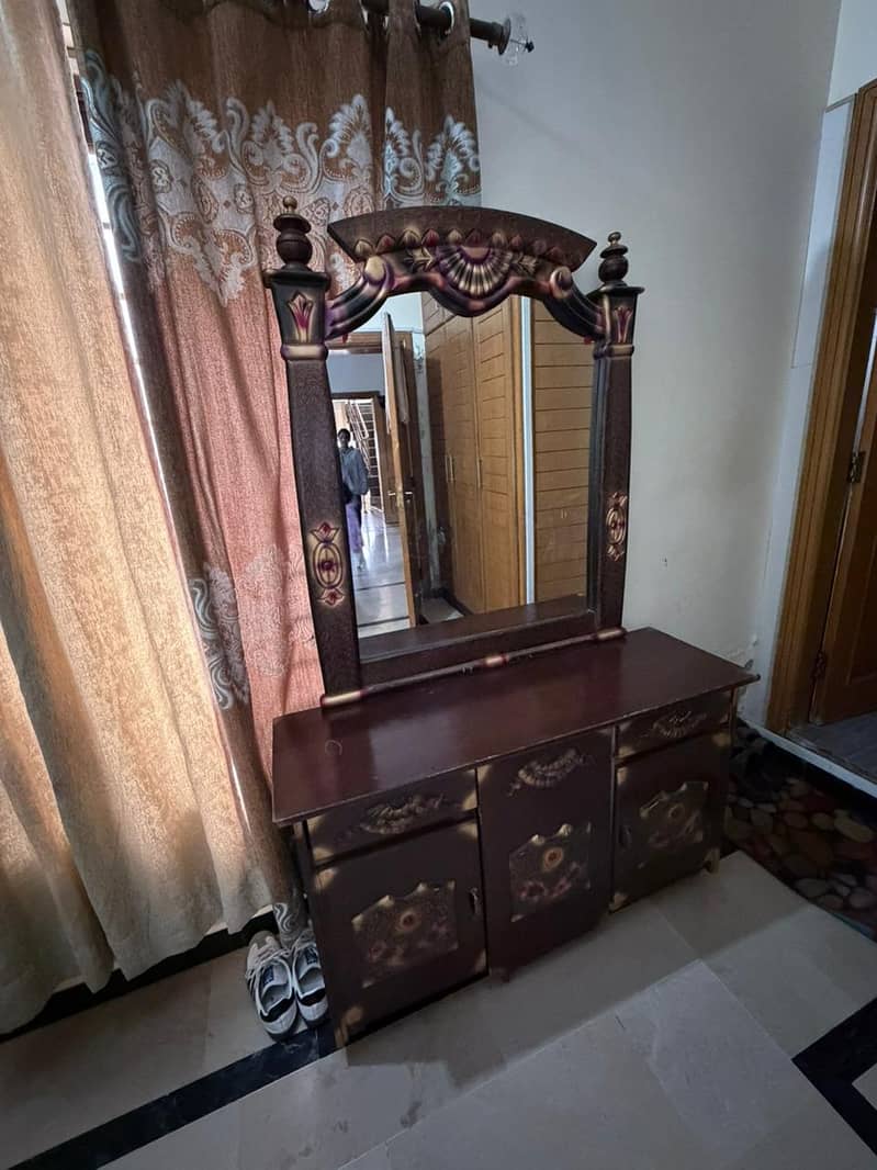 Bed/ Dressing Used Available 3
