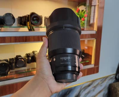 Canon Sigma 85mm f1.4 art lense (10/10)