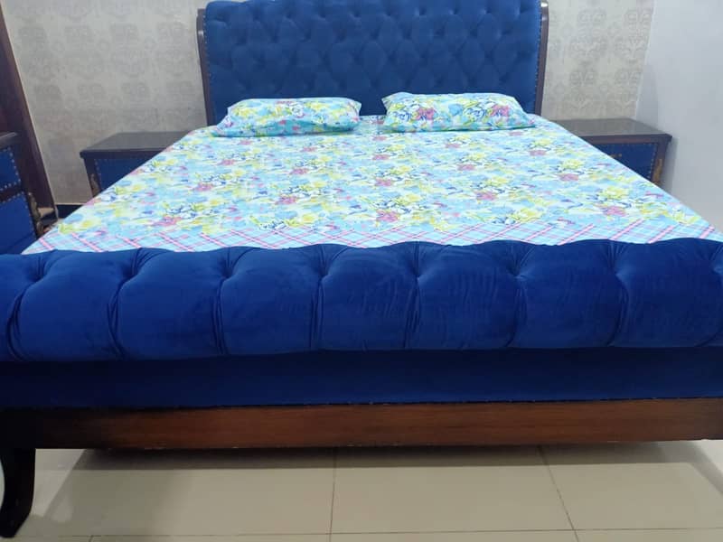 BED SOFA DRESSING TABLE 8