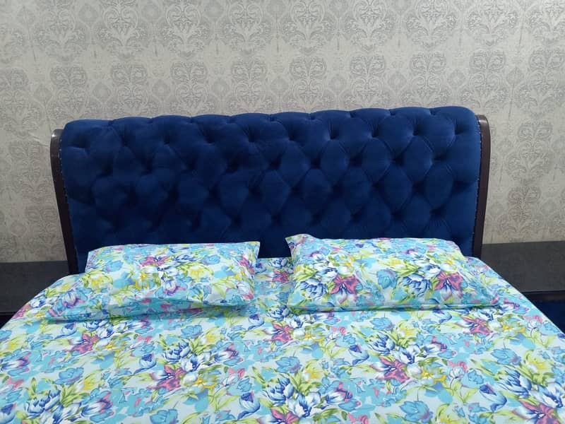 BED SOFA DRESSING TABLE 10