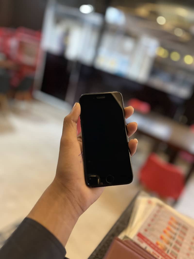 iPhone SE 2nd generation 1