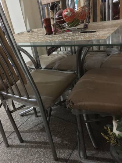 New dinning table hai condition bhi thk hai urgent sale me hai