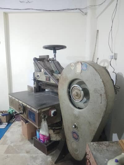 PAPER CUTTING MASHEEN