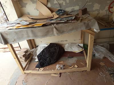 press table and 2 stool and 1 bentch bethne wala