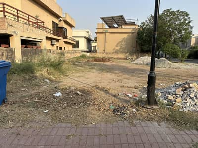 1 Kanal Corner Prime Location PLOT FOR Sale