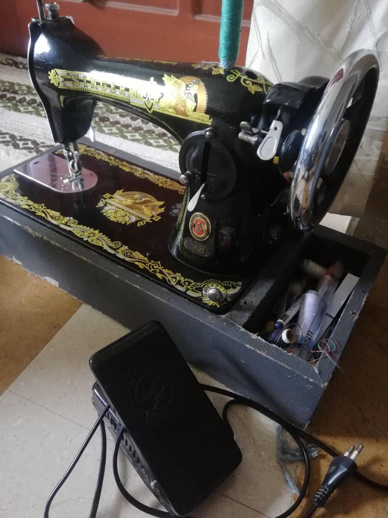 Sewing Machine Singer 4