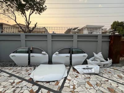 2005 Toyota Mark X  300g Body parts import from Dubai